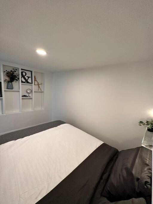 Petite Main Street Haven Apartment Vancouver Exterior photo