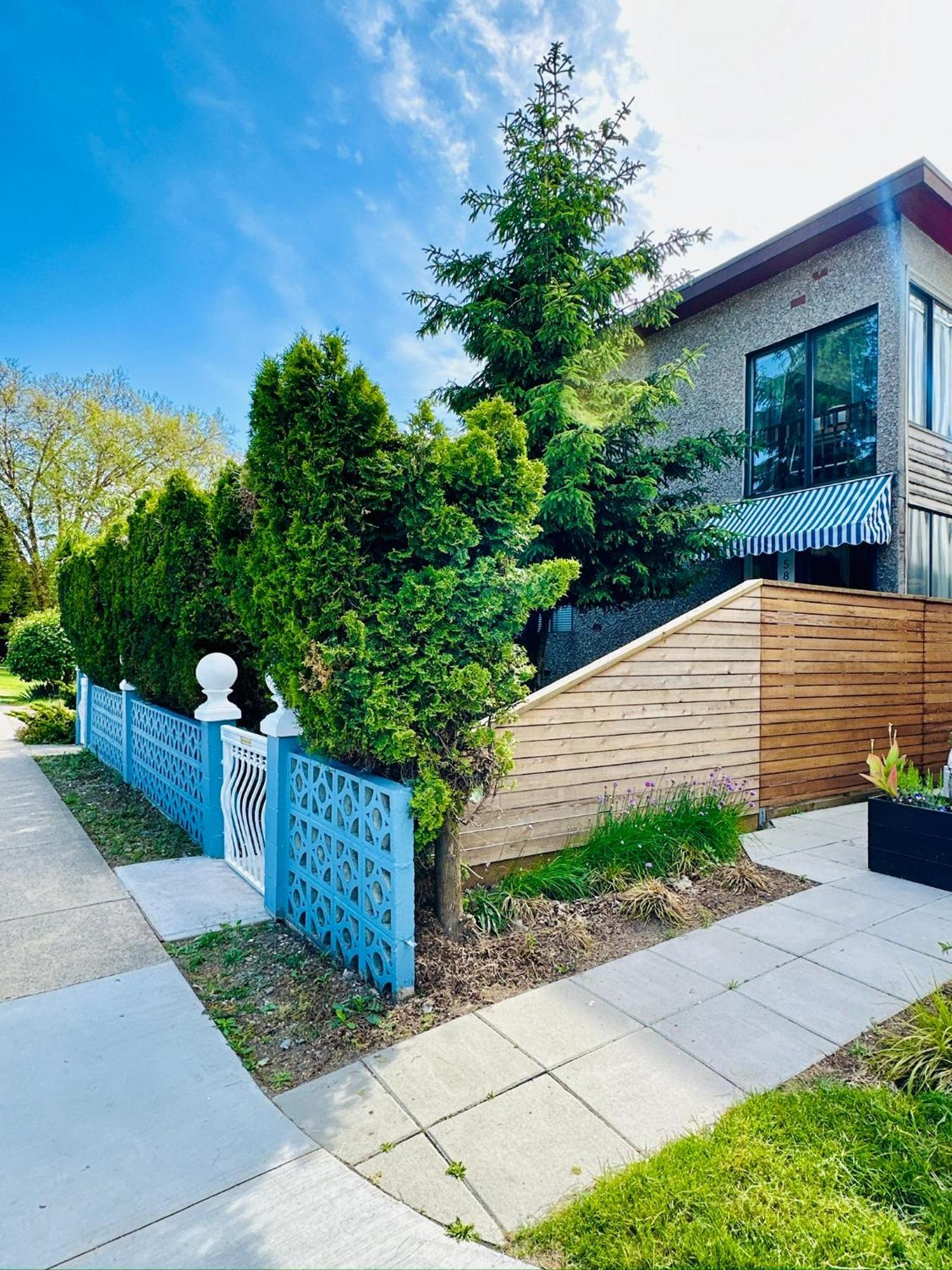 Petite Main Street Haven Apartment Vancouver Exterior photo